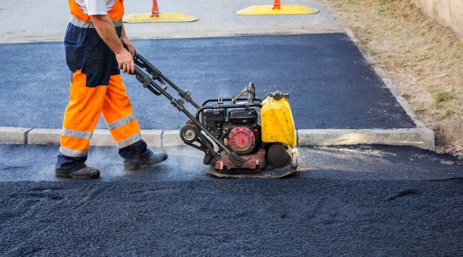 Professional gutter cleaning in Pleasant Hill, IL